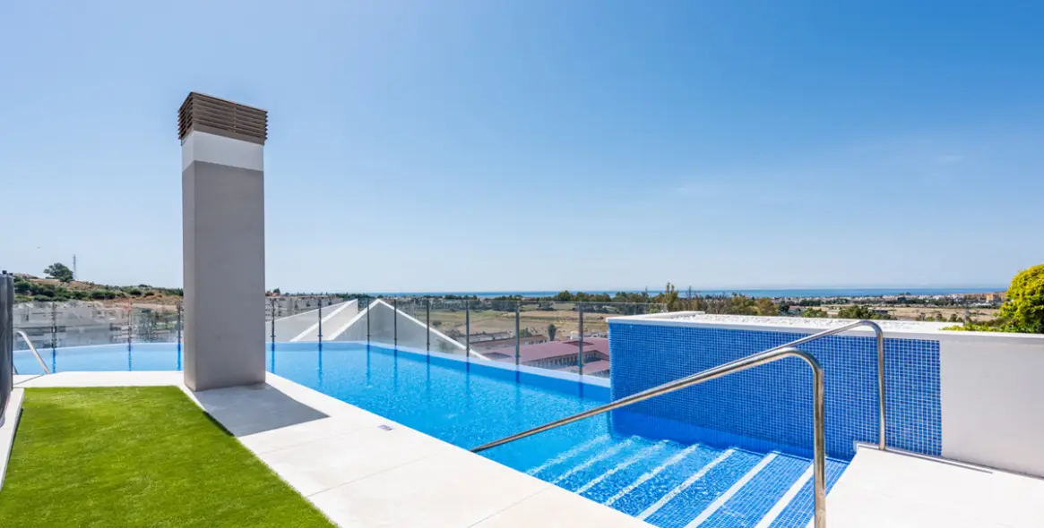 Sale of middle floor apartment in Nueva Andalucía 29