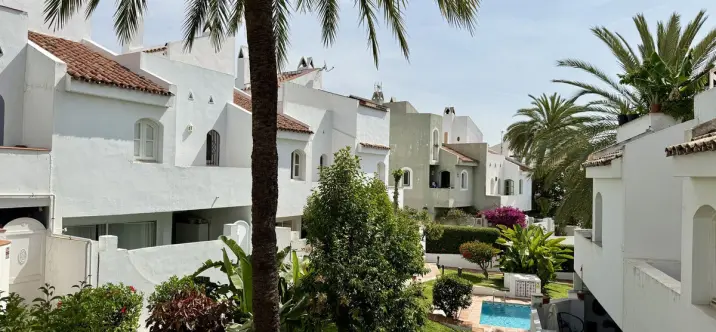 Продажа таунхауса в Nueva Andalucía 0