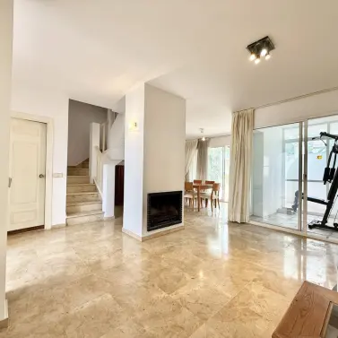 Продажа таунхауса в Nueva Andalucía