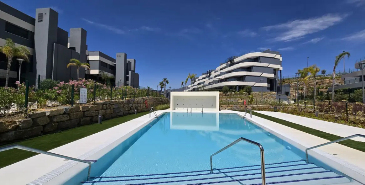 Sale of ground floor apartment in New Golden Mile 1