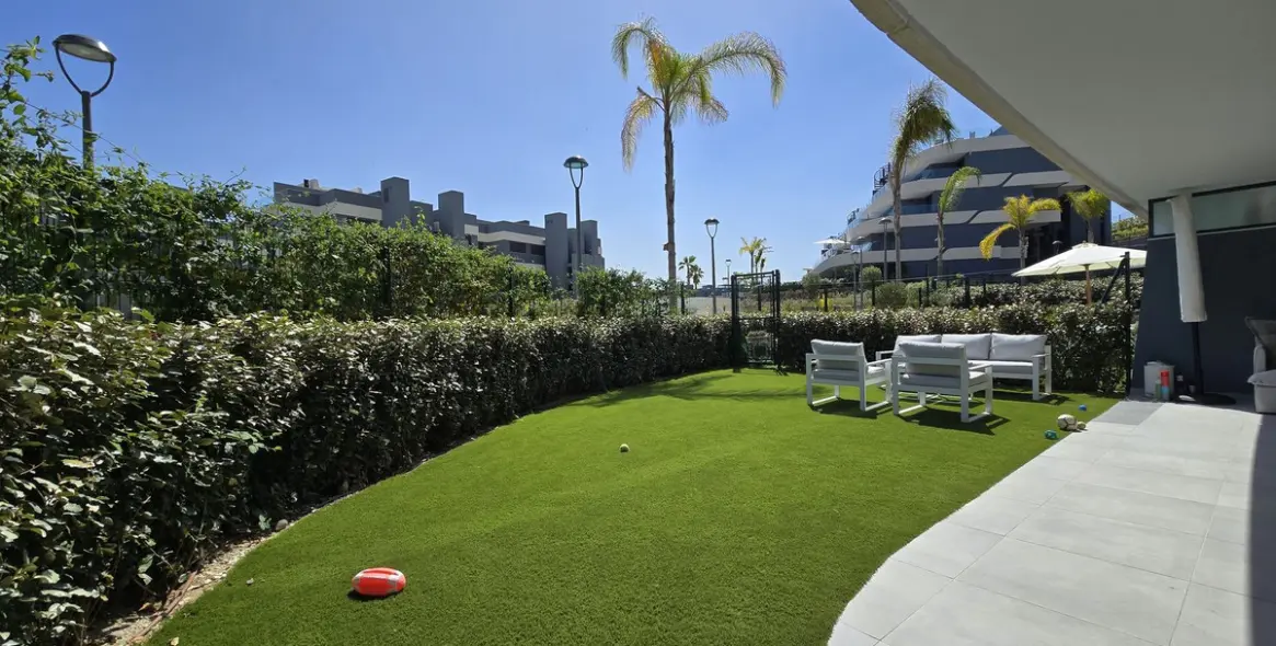 Sale of ground floor apartment in New Golden Mile 3