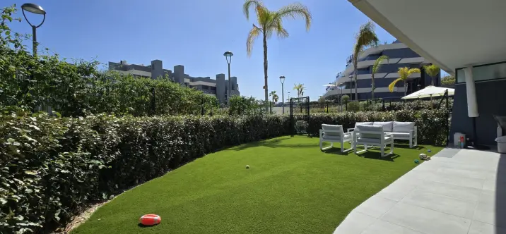 Venta de apartamento en planta baja en New Golden Mile 2