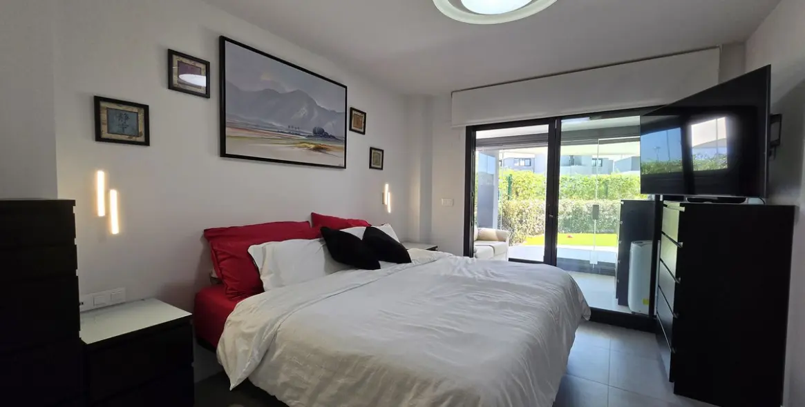 Sale of ground floor apartment in New Golden Mile 8