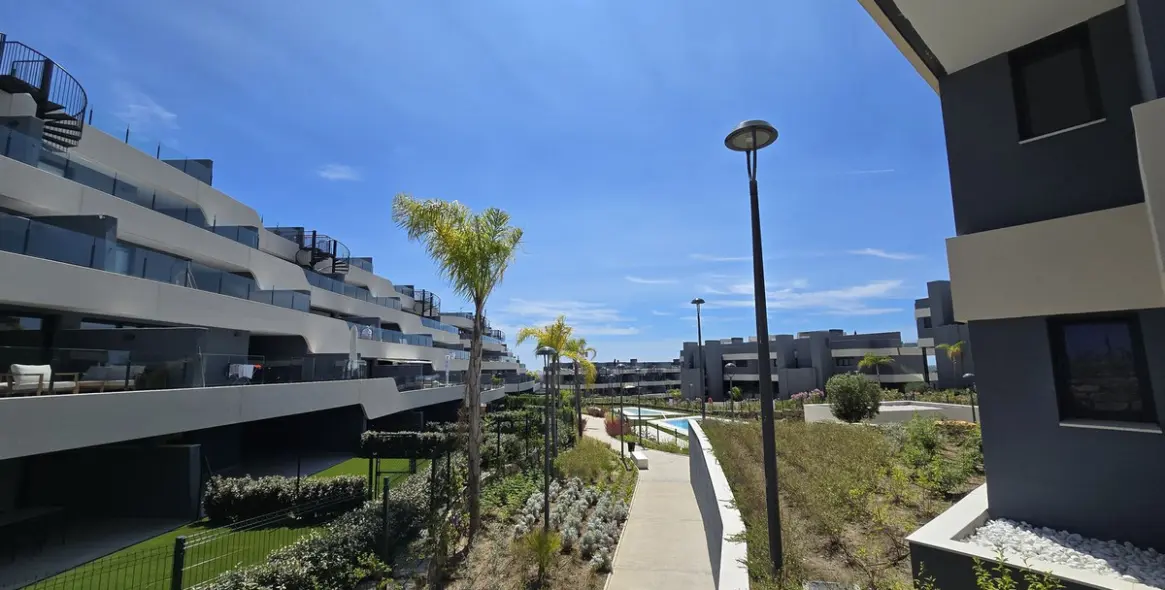 Sale of ground floor apartment in New Golden Mile 18