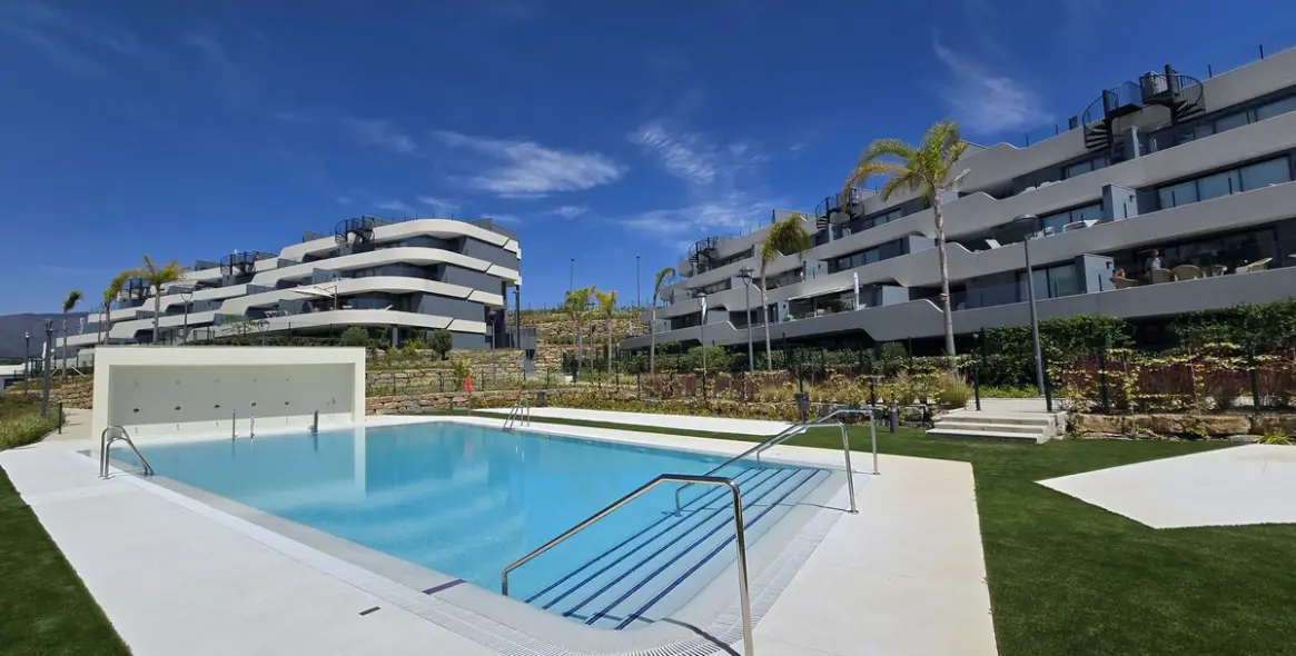 Sale of ground floor apartment in New Golden Mile 19