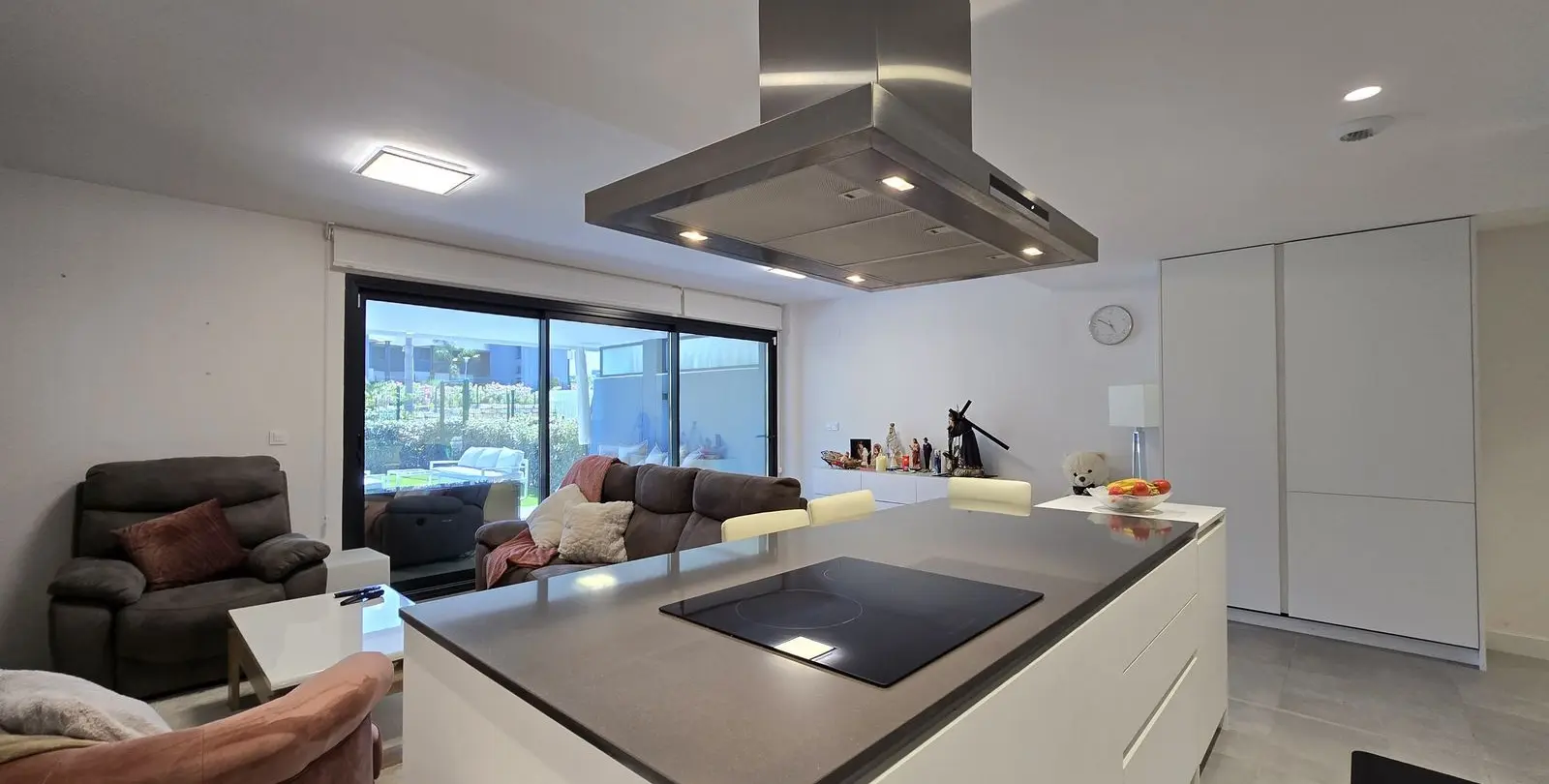Sale of ground floor apartment in New Golden Mile 7