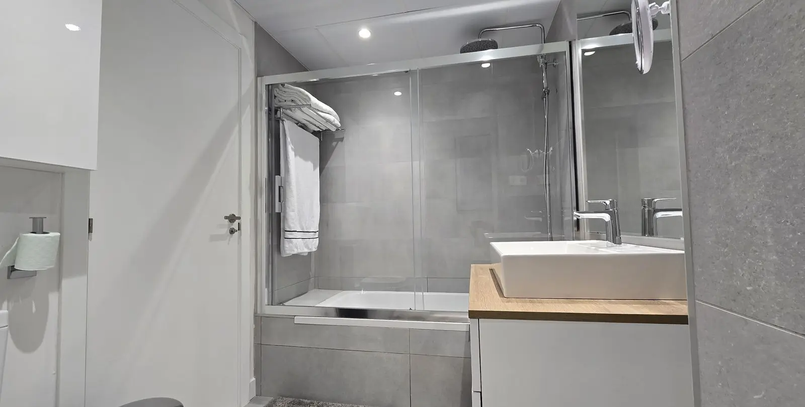 Sale of ground floor apartment in New Golden Mile 14