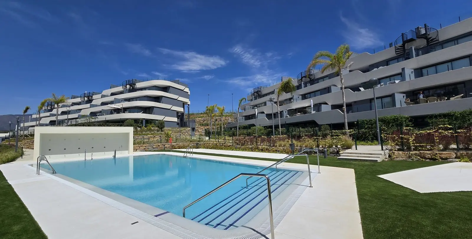 Sale of ground floor apartment in New Golden Mile 19
