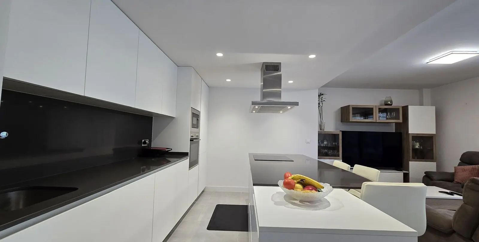 Sale of ground floor apartment in New Golden Mile 24