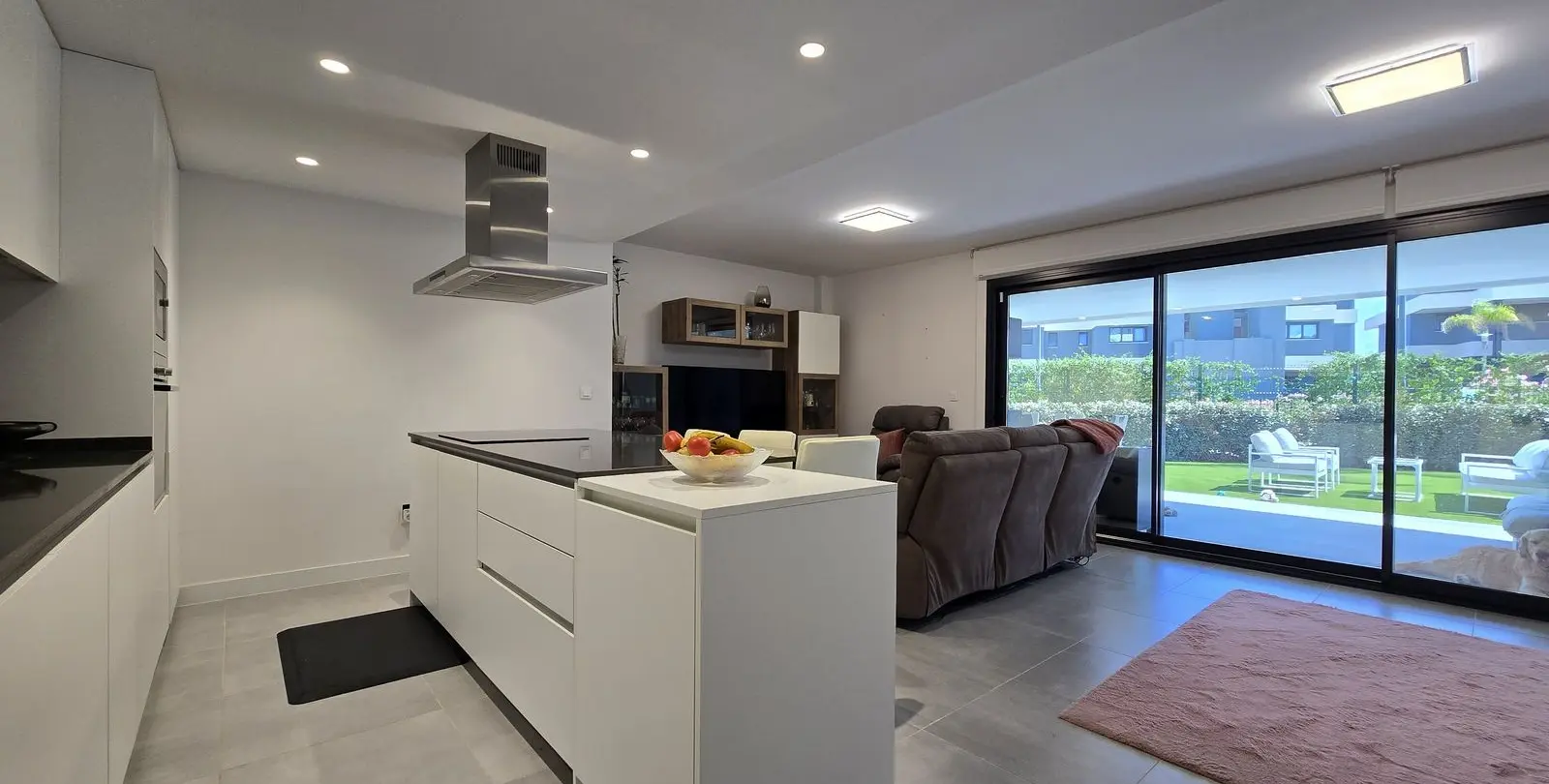 Sale of ground floor apartment in New Golden Mile 29