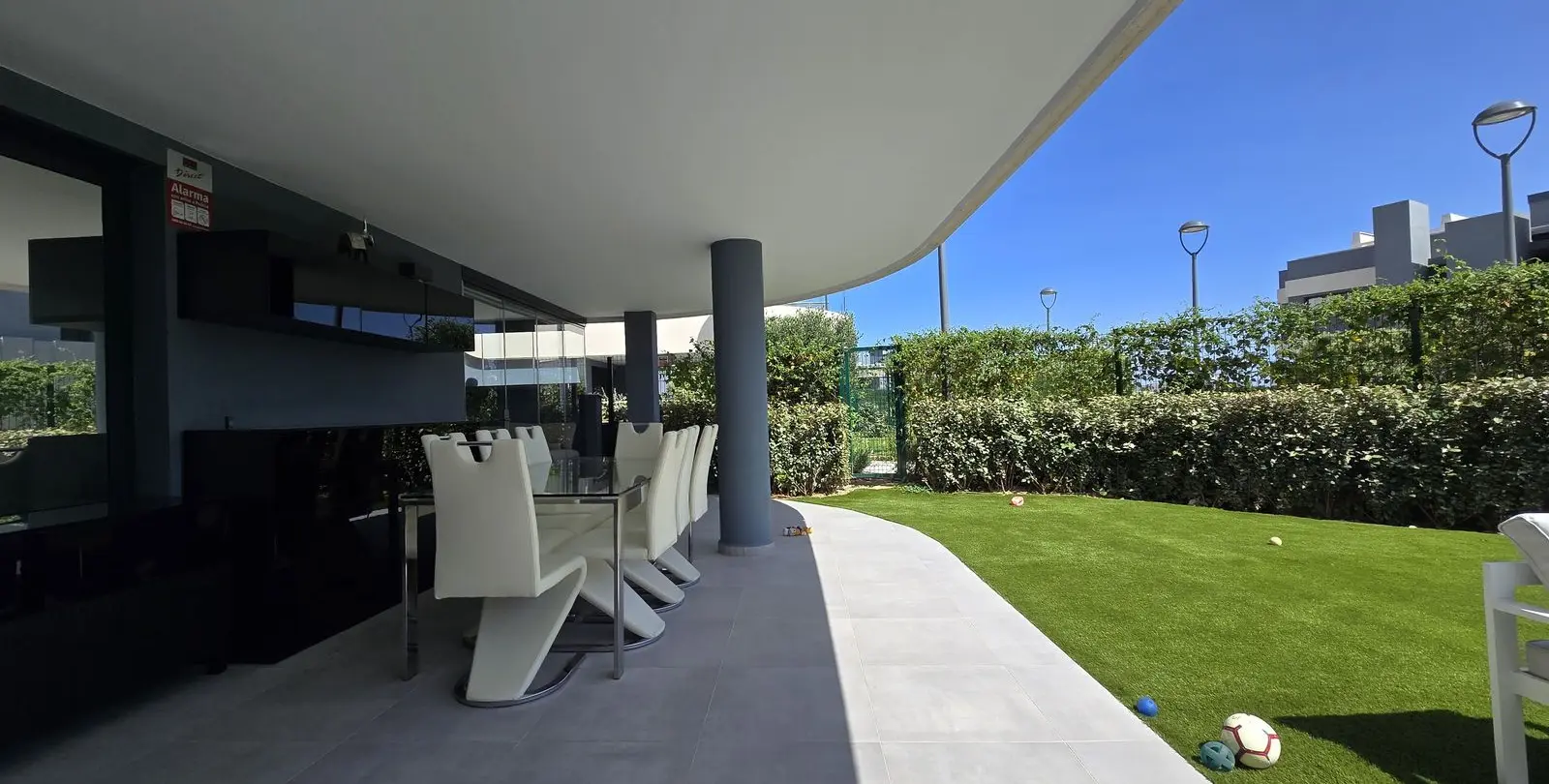 Sale of ground floor apartment in New Golden Mile 30