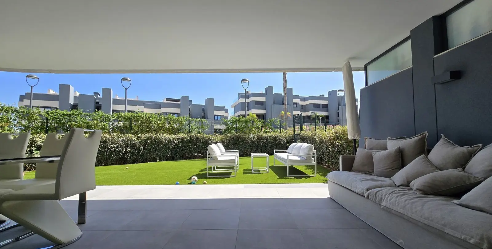 Sale of ground floor apartment in New Golden Mile 32