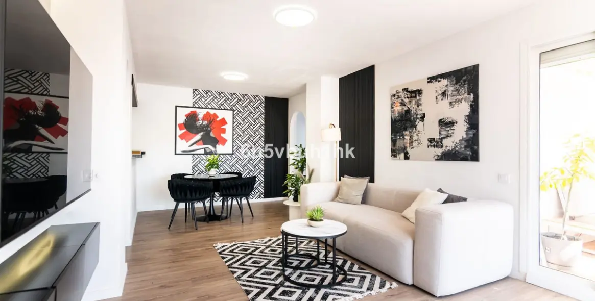 Sale of penthouse in El Paraiso 1