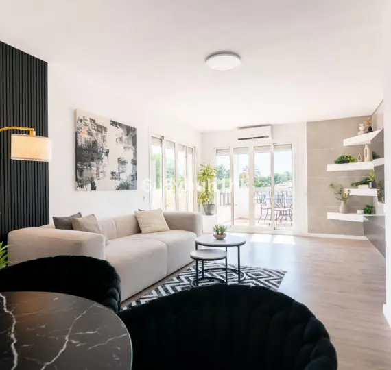 Sale of penthouse in El Paraiso