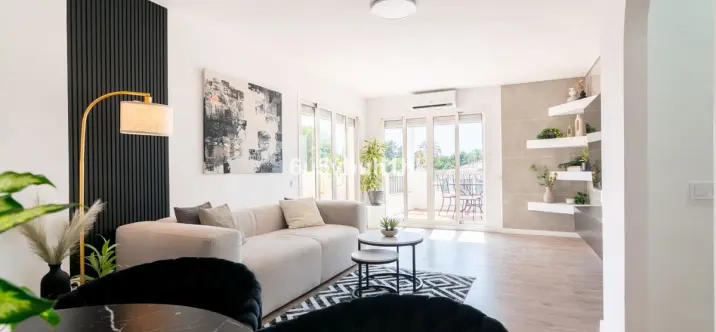 Sale of penthouse in El Paraiso 1