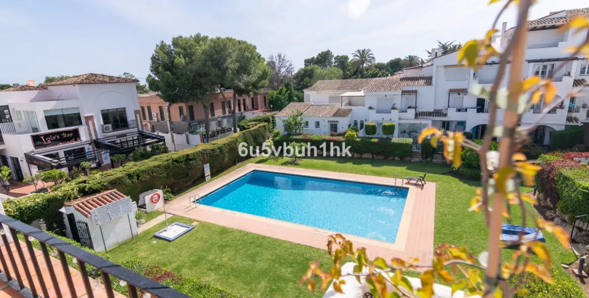 Sale of penthouse in El Paraiso 4