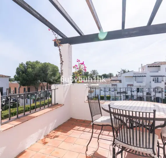 Sale of penthouse in El Paraiso