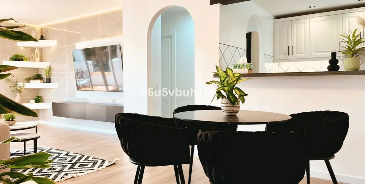 Sale of penthouse in El Paraiso 7