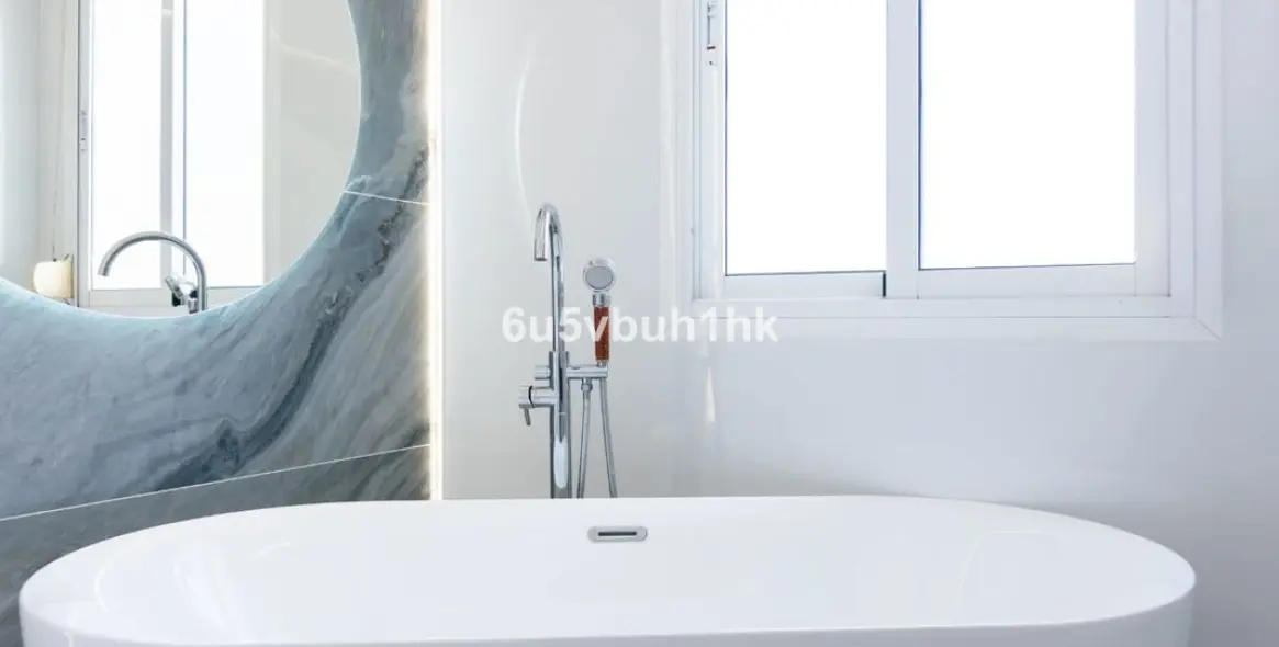 Sale of penthouse in El Paraiso 11