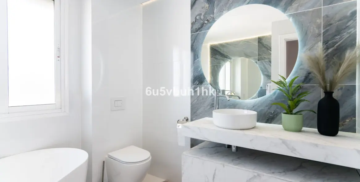 Sale of penthouse in El Paraiso 12