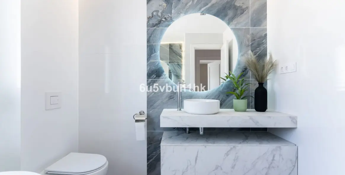 Sale of penthouse in El Paraiso 13