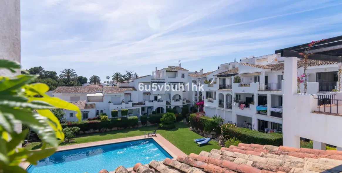 Sale of penthouse in El Paraiso 15
