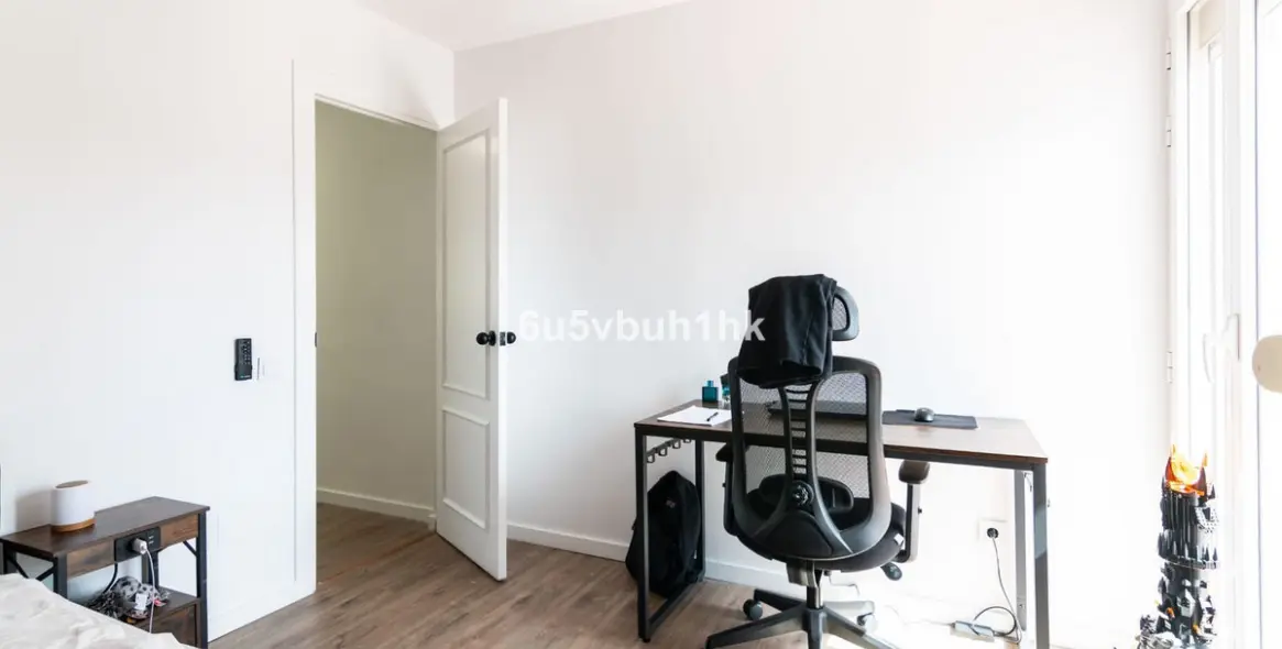 Sale of penthouse in El Paraiso 17