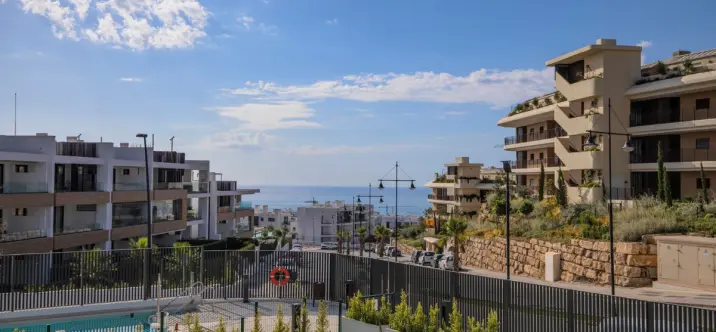 Sale of middle floor apartment in El Higueron 4