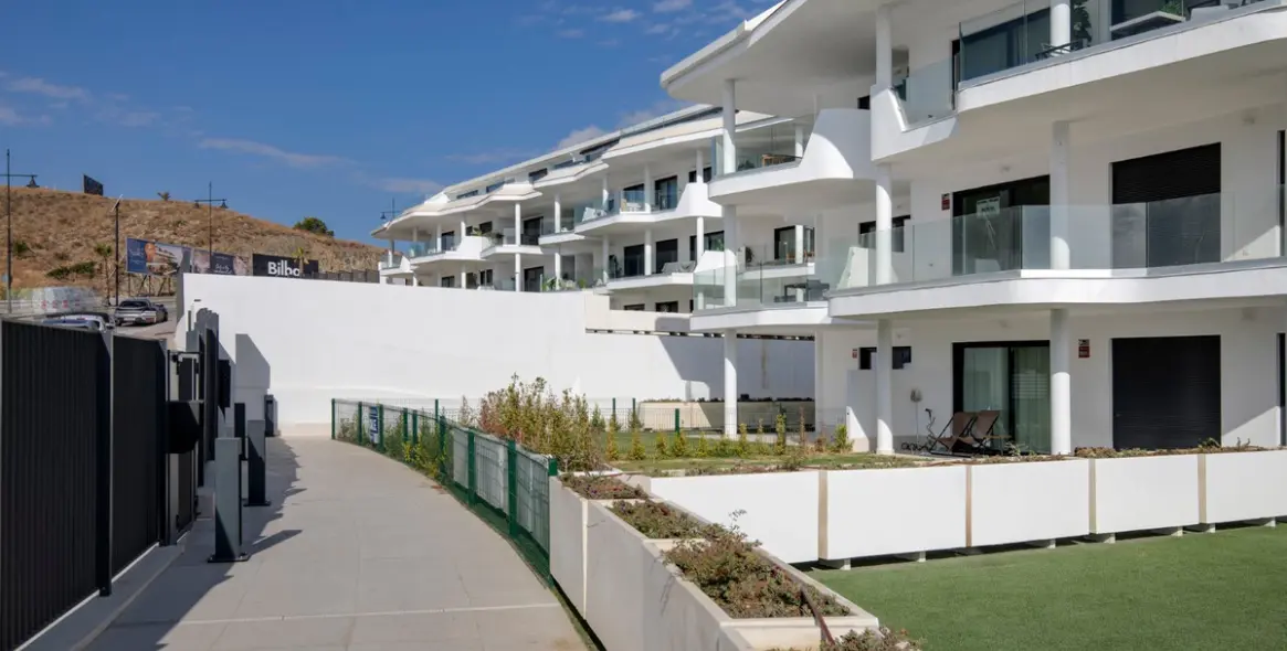 Sale of middle floor apartment in El Higueron 6