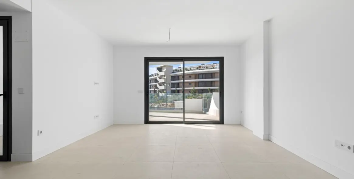 Sale of middle floor apartment in El Higueron 9