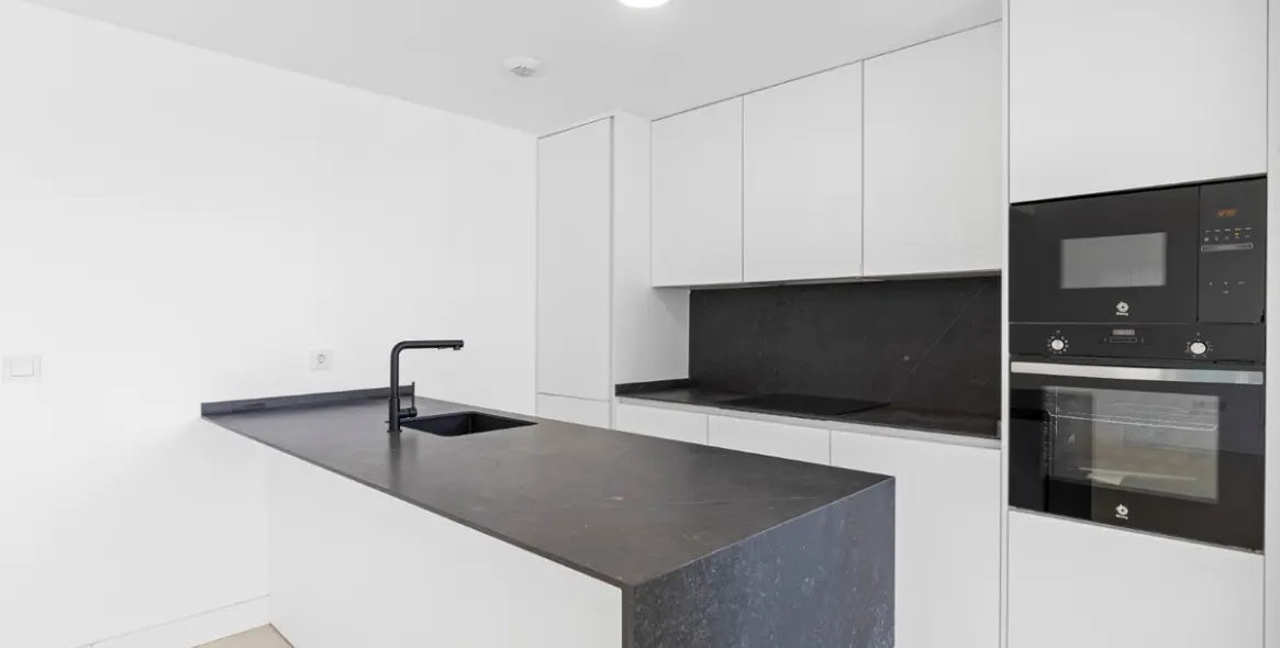 Sale of middle floor apartment in El Higueron 15