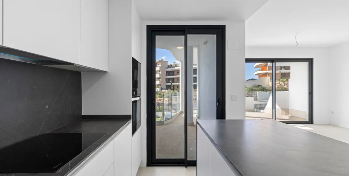 Sale of middle floor apartment in El Higueron 17