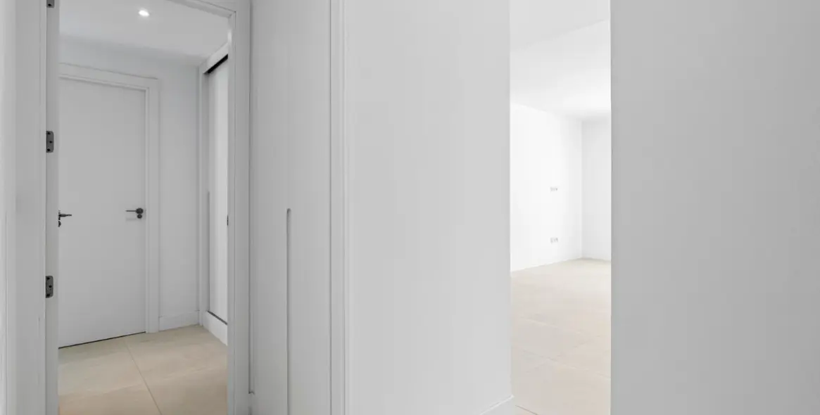 Sale of middle floor apartment in El Higueron 18