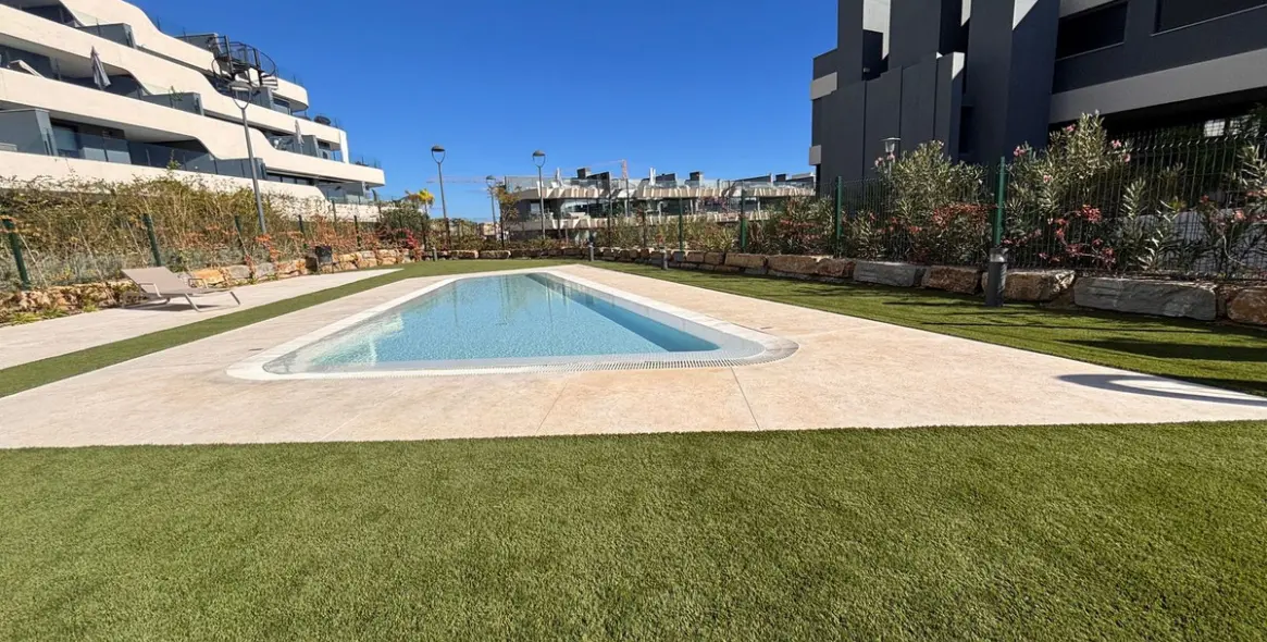 Sale of ground floor apartment in Estepona 1