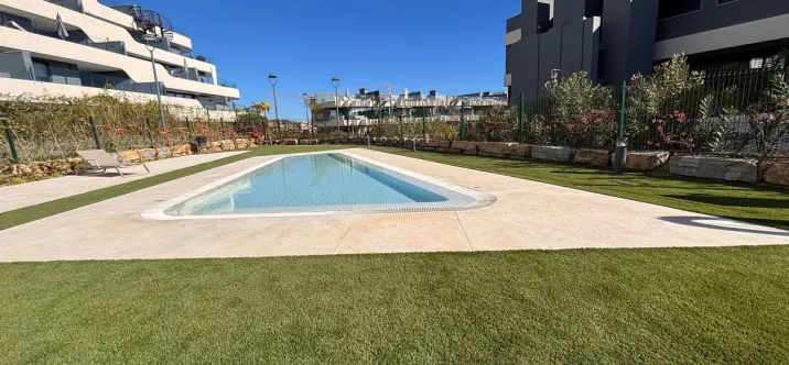 Venta de apartamento en planta baja en Estepona 0