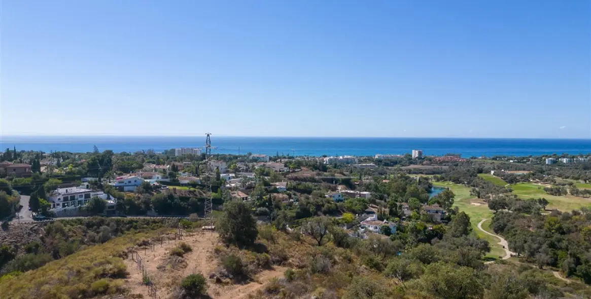 Sale of residential plot in El Rosario 4