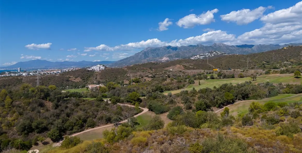 Sale of residential plot in El Rosario 5