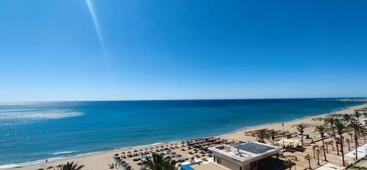 Sale of middle floor apartment in Fuengirola 0