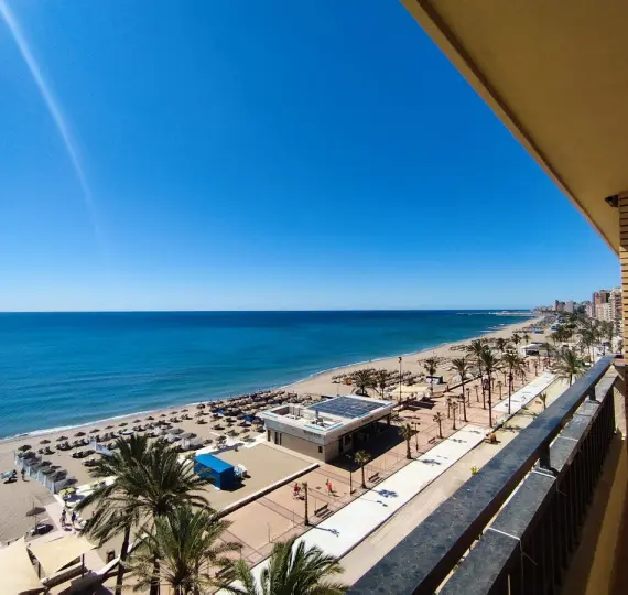 Sale of middle floor apartment in Fuengirola