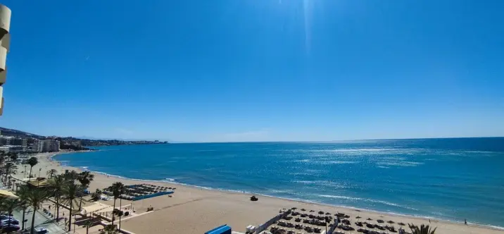 Sale of middle floor apartment in Fuengirola 2