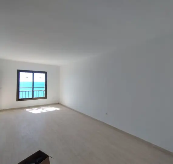 Sale of middle floor apartment in Fuengirola