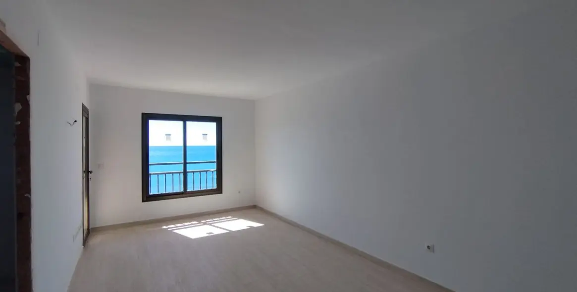 Sale of middle floor apartment in Fuengirola 6