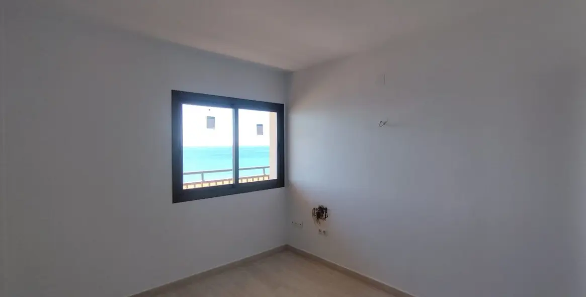 Sale of middle floor apartment in Fuengirola 11
