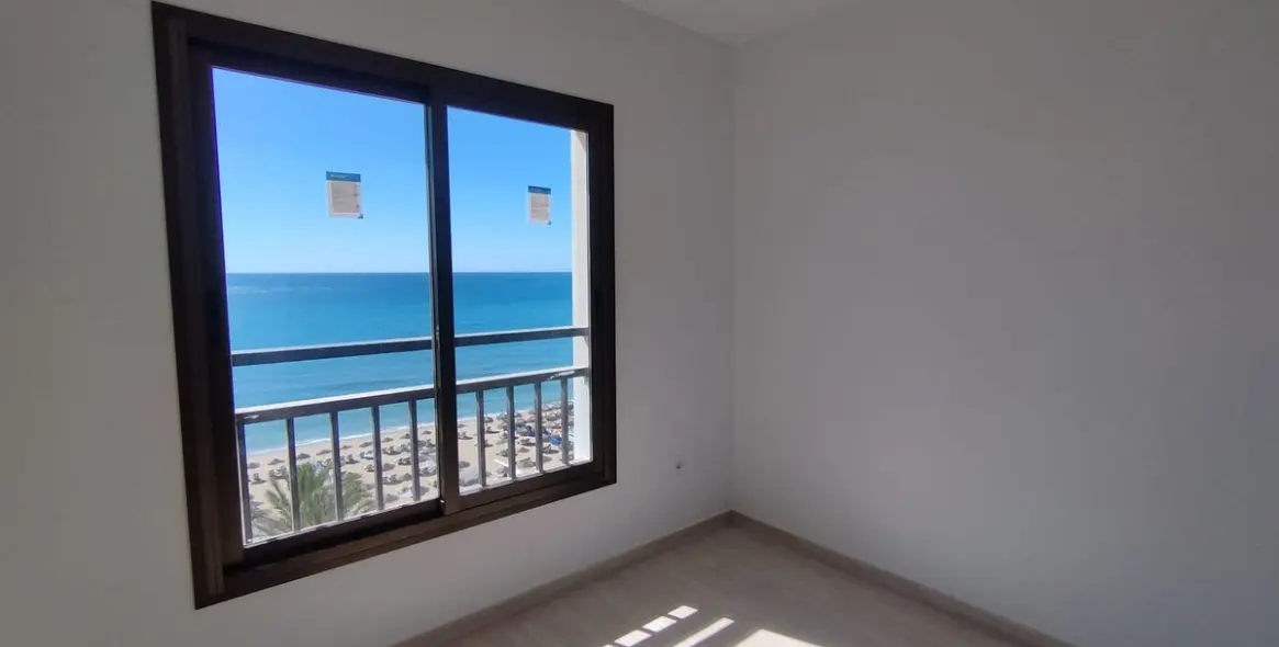 Sale of middle floor apartment in Fuengirola 12