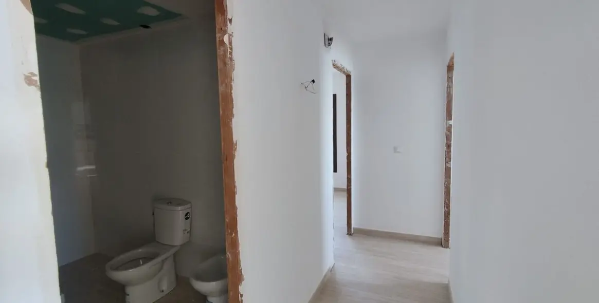 Sale of middle floor apartment in Fuengirola 14