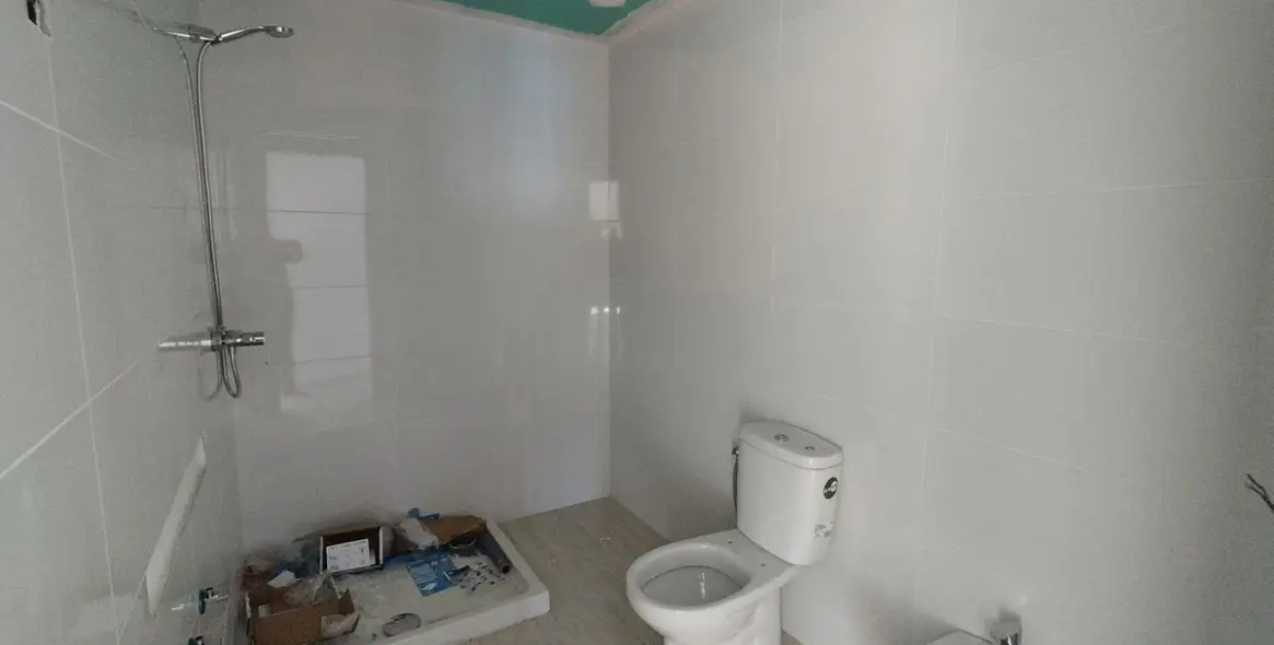 Sale of middle floor apartment in Fuengirola 16