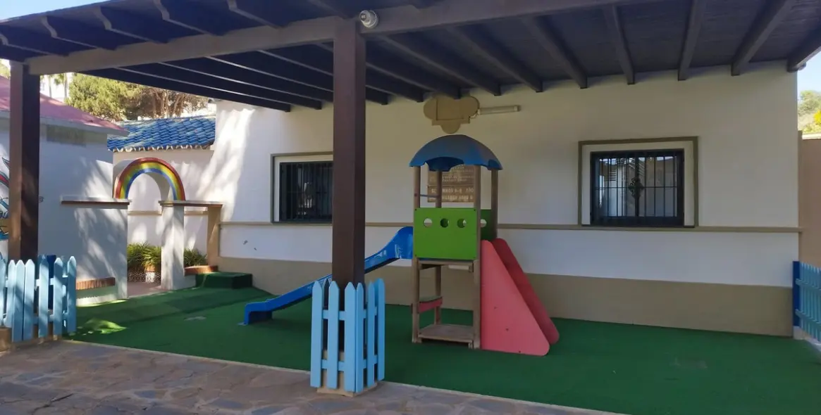 Sale of middle floor apartment in Fuengirola 17