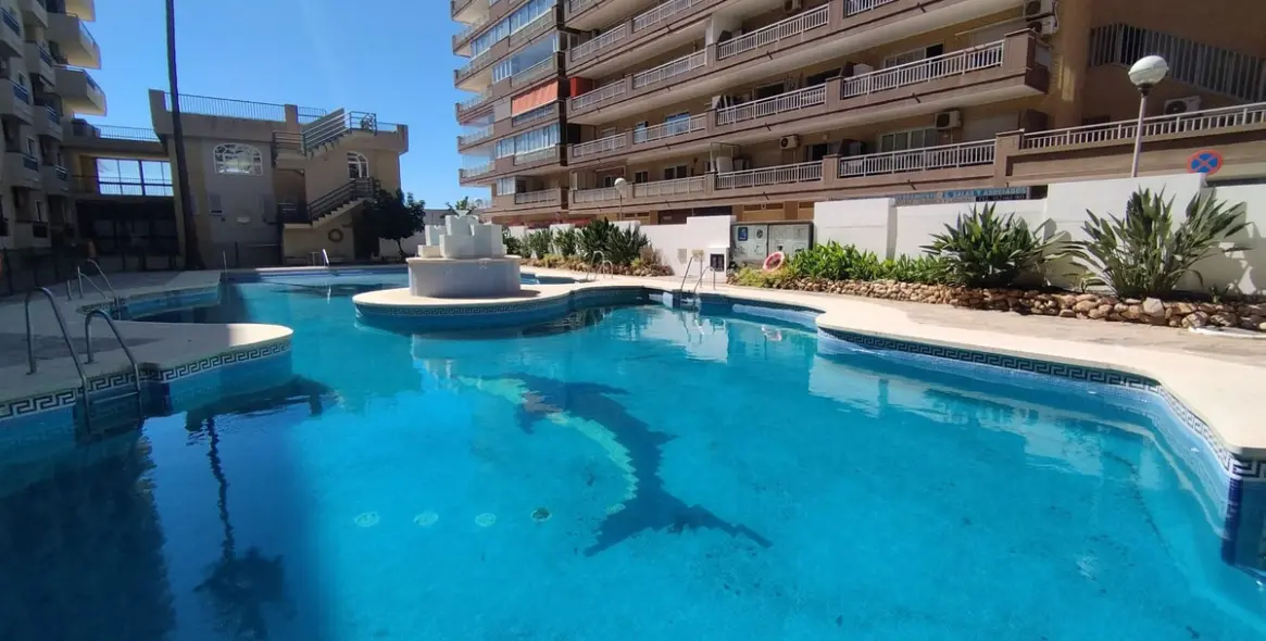 Sale of middle floor apartment in Fuengirola 18