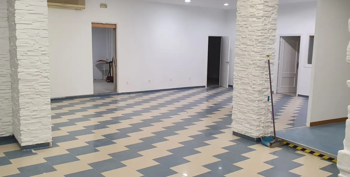 Sale of shop in Cabopino 3