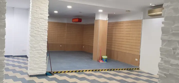 Sale of shop in Cabopino 3